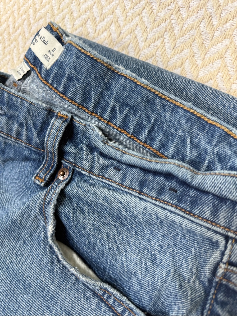 Abercrombie & Fitch Curve Love Baggy Low Rise Jeans Size 32 Regular - Picture 4 of 13
